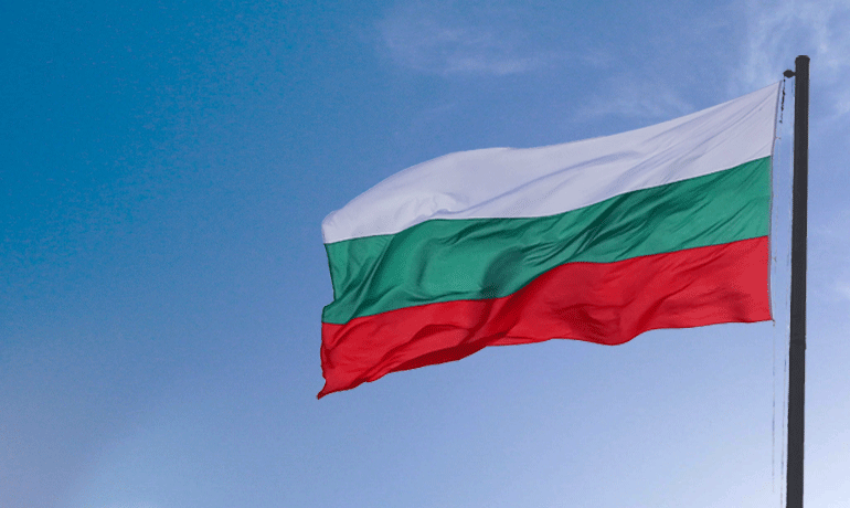 bulgarian-flag-pole-blue-sky